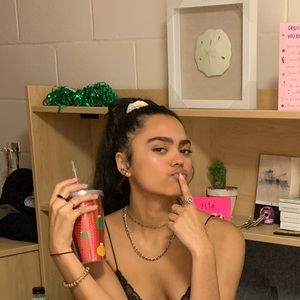 Meet your Posher, Mia